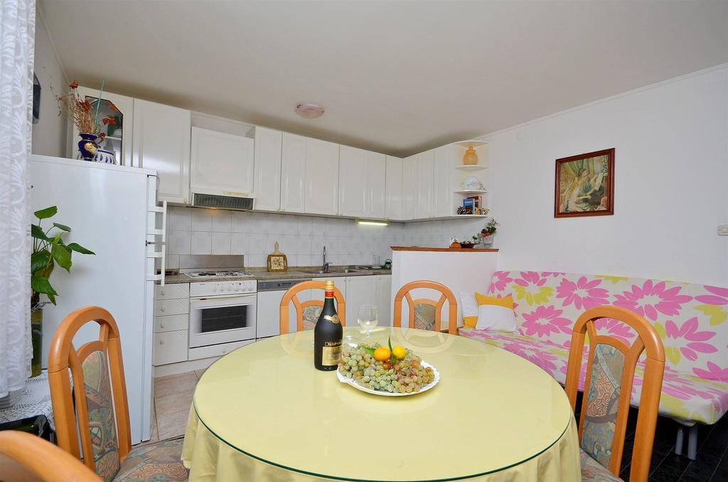 Apartments Branko Vodice Bagian luar foto