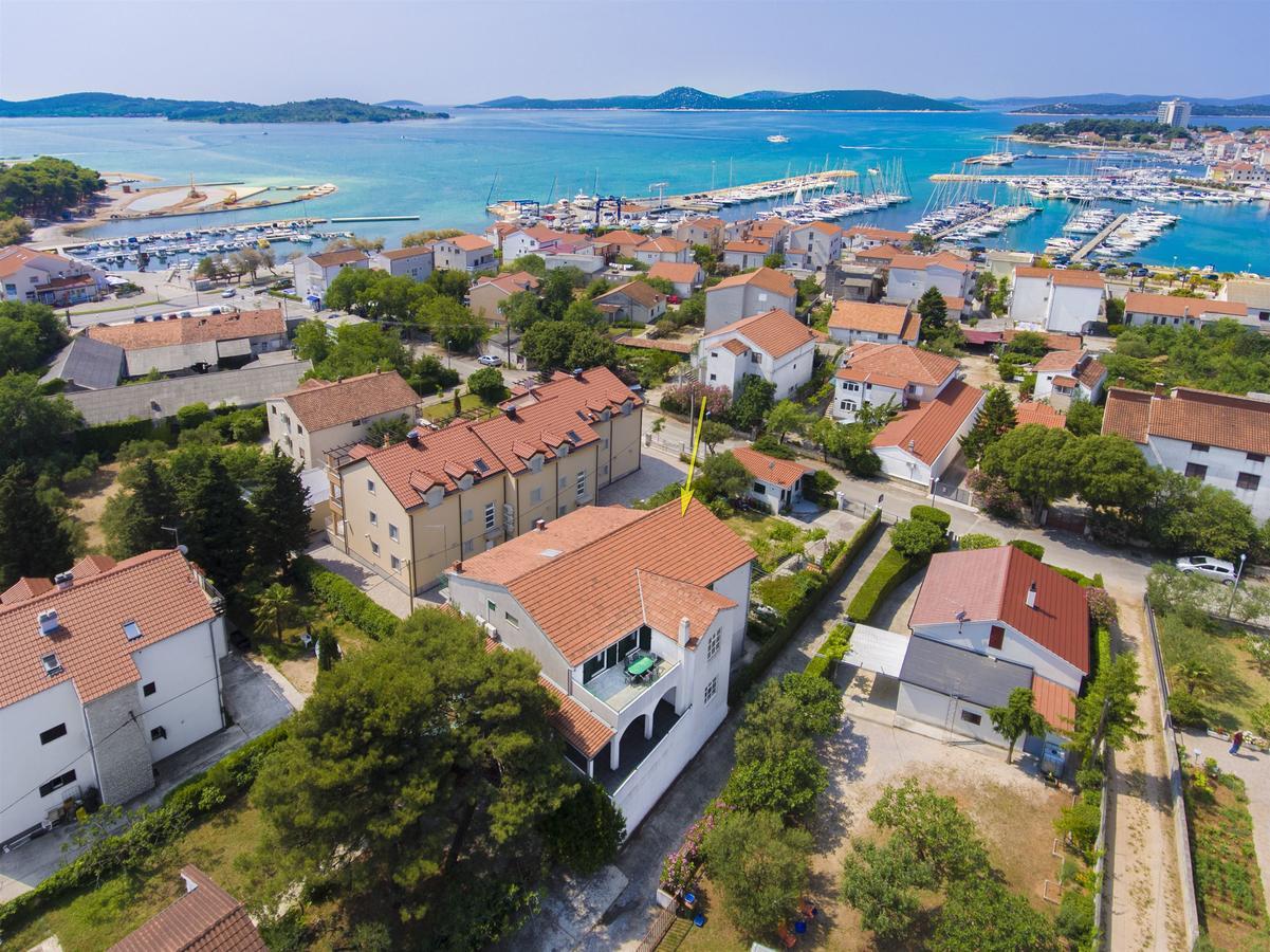 Apartments Branko Vodice Bagian luar foto